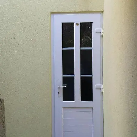 House 42 *