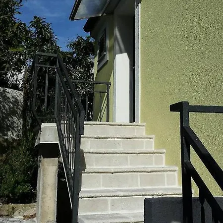 House 42 * Valun