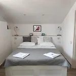 House 42 * Valun