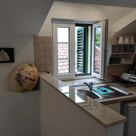 Apartment House 42 Valun