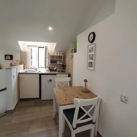 Apartment House 42 Valun