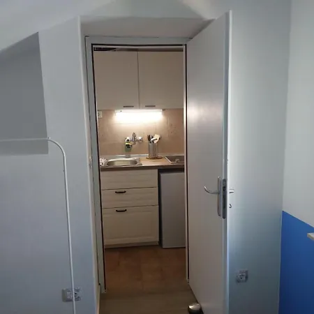 House 42 *
