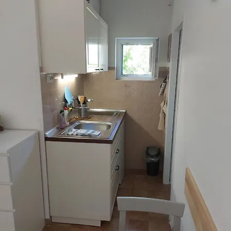 Apartment House 42 Valun