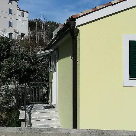 House 42 Valun