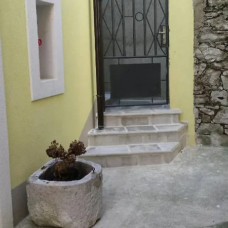 Apartament House 42 Valun