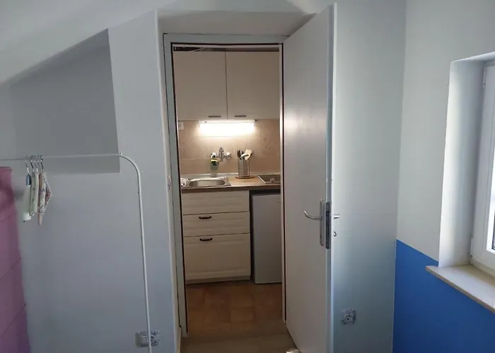 House 42 *
