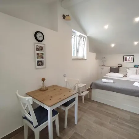 House 42 *